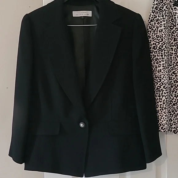 NWOT Tahari Blazer Skirt Set Size 12 - Picture 2 of 10